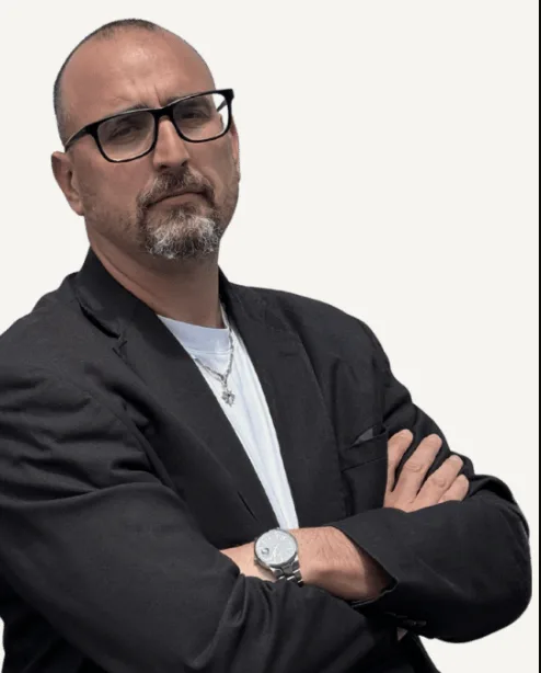 Cristian Federici, Team Residenziale FZ Group, a braccia conserte